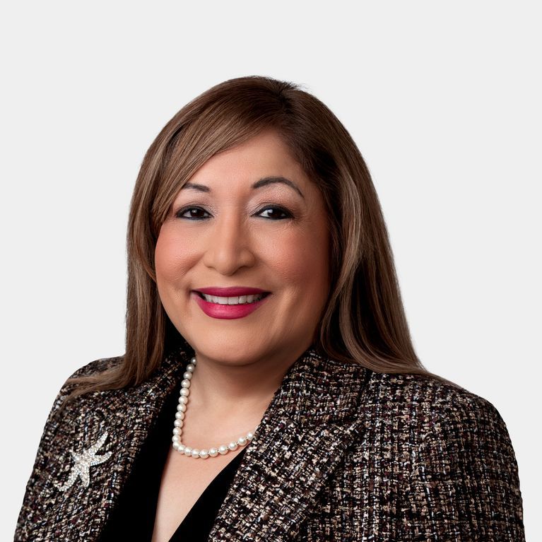 
    Mishell Parreno Taylor

